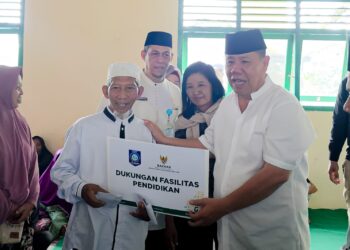 Dukung Pendidikan dan Kaum Duafa, Zakat Ramadan Disalurkan Gubernur Babel di Desa Penyamun