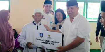 Dukung Pendidikan dan Kaum Duafa, Zakat Ramadan Disalurkan Gubernur Babel di Desa Penyamun