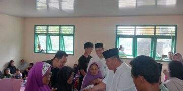 Berbagi di Bulan Suci, Gubernur Babel Salurkan Zakat dan Santunan untuk Mustahik