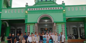 Selain Berbuka Puasa Bersama, Rina Tarol Santuni Anak Yatim di Desa Jeriji Basel