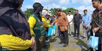 Bank Sumsel Babel Salurkan 250 Paket Sembako untuk Petugas Kebersihan Pangkalpinang