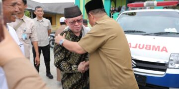 Gubernur Hidayat Arsani Serahkan Bantuan Ambulans untuk Masjid As-Salam Kace