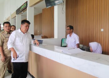 Tak Mau Sekadar Laporan, Gubernur Hidayat Arsani Cek Langsung Samsat Belitung