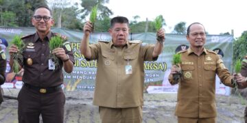Hidayat Arsani Pimpin Penanaman Padi Program Ketahanan Pangan Desa Adhyaksa 2026 di Namang Bangka Tengah
