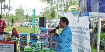 Prof Saparudin Salurkan Bantuan Asistensi Rehabilitasi Sosial di Kelurahan Ketapang