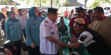 Pasang Life Jacket ke Nelayan, Gubernur Babel Tekankan Budaya Siaga Bencana