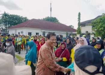 Pemkot Pangkalpinang Bagikan Sembako untuk 478 Petugas Kebersihan
