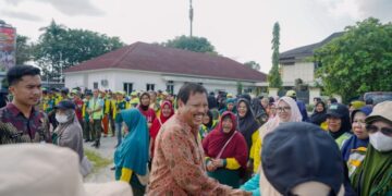 Pemkot Pangkalpinang Bagikan Sembako untuk 478 Petugas Kebersihan