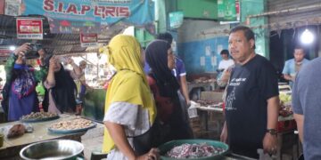 Turun Langsung Bersihkan Pasar Rumput, Saparudin Ajak Pedagang Bangun Budaya Bersih
