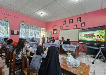 Tanamkan Cinta Lingkungan Sejak Dini, PT TIMAH Latih Pelajar Mentok Olah Sampah Plastik