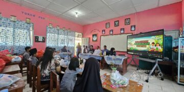 Tanamkan Cinta Lingkungan Sejak Dini, PT TIMAH Latih Pelajar Mentok Olah Sampah Plastik