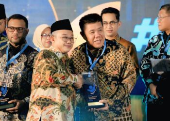 Gubernur Babel Hidayat Arsani Raih Penghargaan Terbaik 1 Validitas Data Pendidikan Nasional