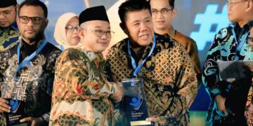 Gubernur Babel Hidayat Arsani Raih Penghargaan Terbaik 1 Validitas Data Pendidikan Nasional