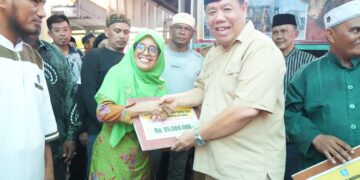 Gubernur Hidayat Arsani Serahkan Sapi Limousin Bantuan Presiden untuk Masyarakat Sungailiat
