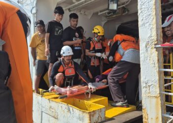 Kapal Kandas Akibat Cuaca Buruk Tutup Alur Pelabuhan Pangkalbalam, 253 Penumpang KM Sewindu Dievakuasi