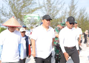 Bangka Tengah Perkuat Ekowisata, Algafry Rahman Hadiri Penanaman 3.300 Mangrove di Pantai Menuang