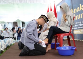 Terima Pengurangan Masa Pembinaan, Ikbal Dihadiahi Laptop oleh Noni Hidayat untuk Kejar Mimpi di Dunia IT