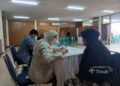 Datang Antar Cucu Sunatan, Ibu Biah Sekalian Periksa Kesehatan Gratis PT Timah Tbk