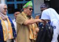 Ringankan Beban Keluarga, Gubernur Hidayat Serahkan Bantuan Sekolah untuk Siswa Prasejahtera