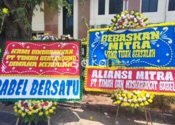 Puluhan Papan Bunga Muncul di PN Pangkalpinang, Soroti Nasib Mitra dalam Perkara Timah