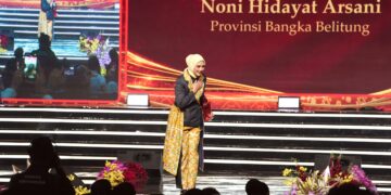 Tenun Cual Babel Karya Destiani Jadi Pilihan Noni Hidayat di Panggung Kriyanusa 2026