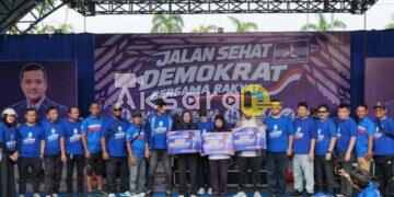Tiga Warga Pangkalpinang Berangkat Umrah Gratis, Jalan Sehat Demokrat Diikuti 7.000 Peserta